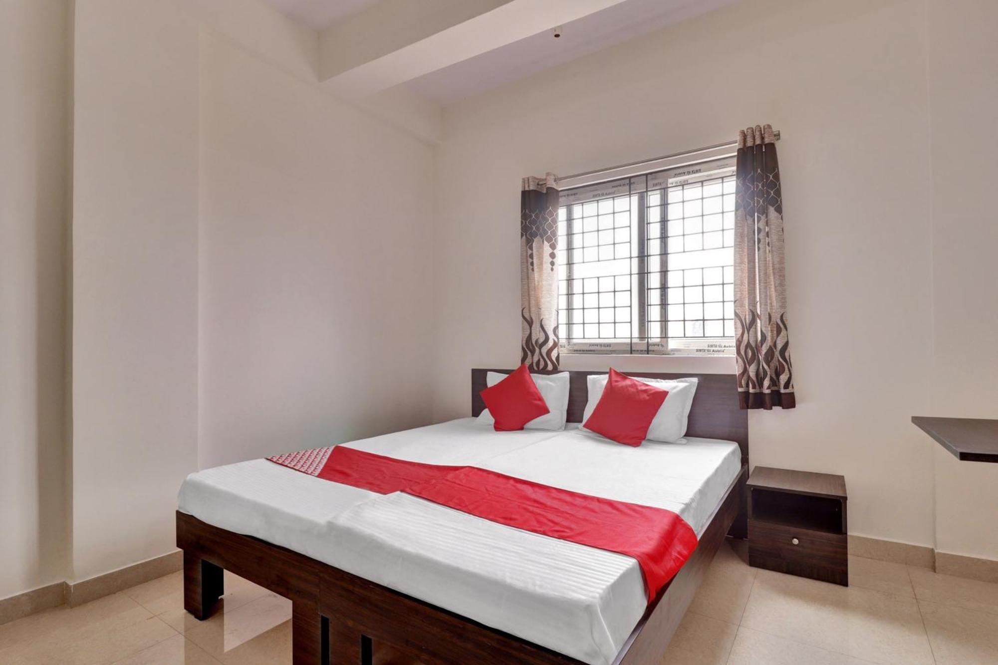 Hotel Millennium Comfort Bangalore Esterno foto