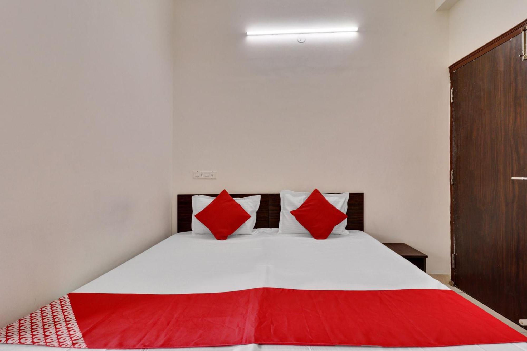 Hotel Millennium Comfort Bangalore Esterno foto