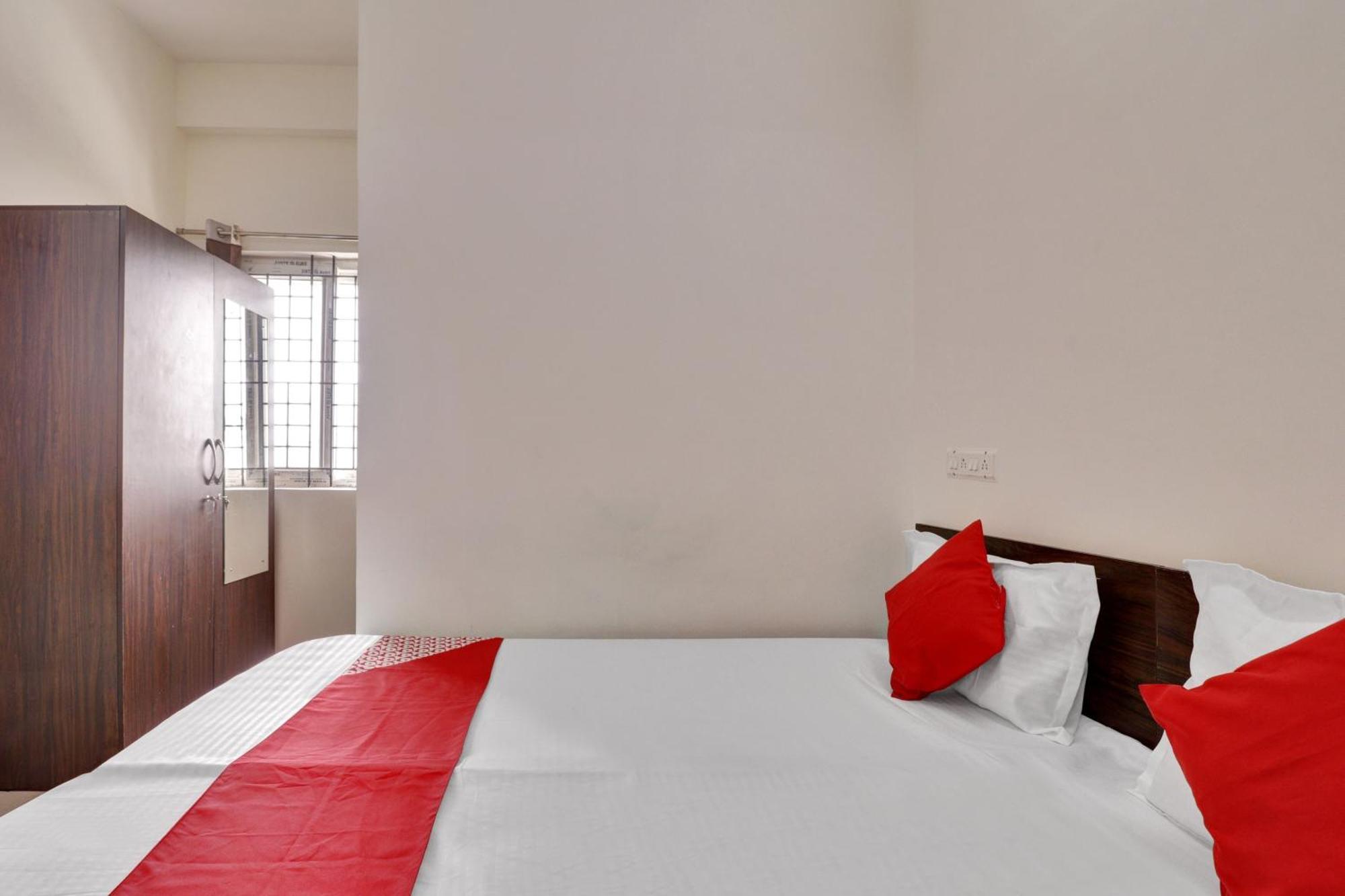 Hotel Millennium Comfort Bangalore Esterno foto